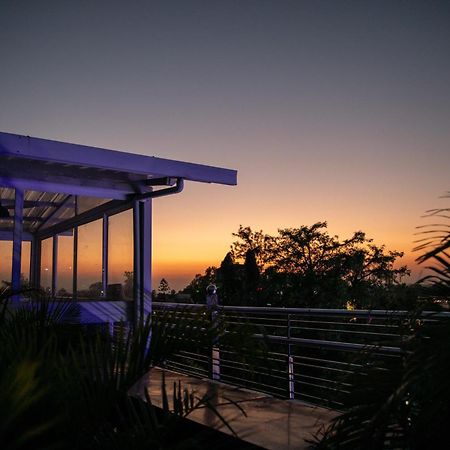 Hotel Alaya Dehradun Exterior foto