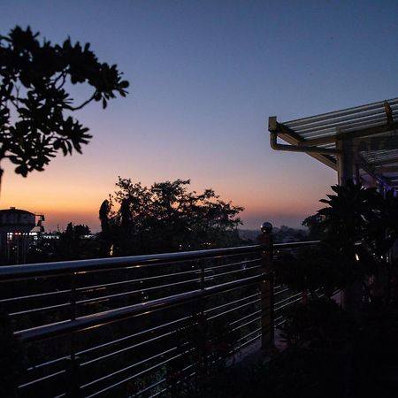 Hotel Alaya Dehradun Exterior foto