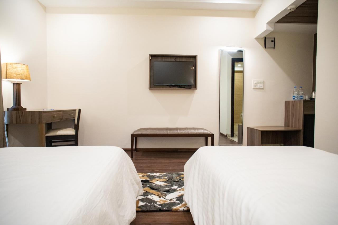 Hotel Alaya Dehradun Exterior foto