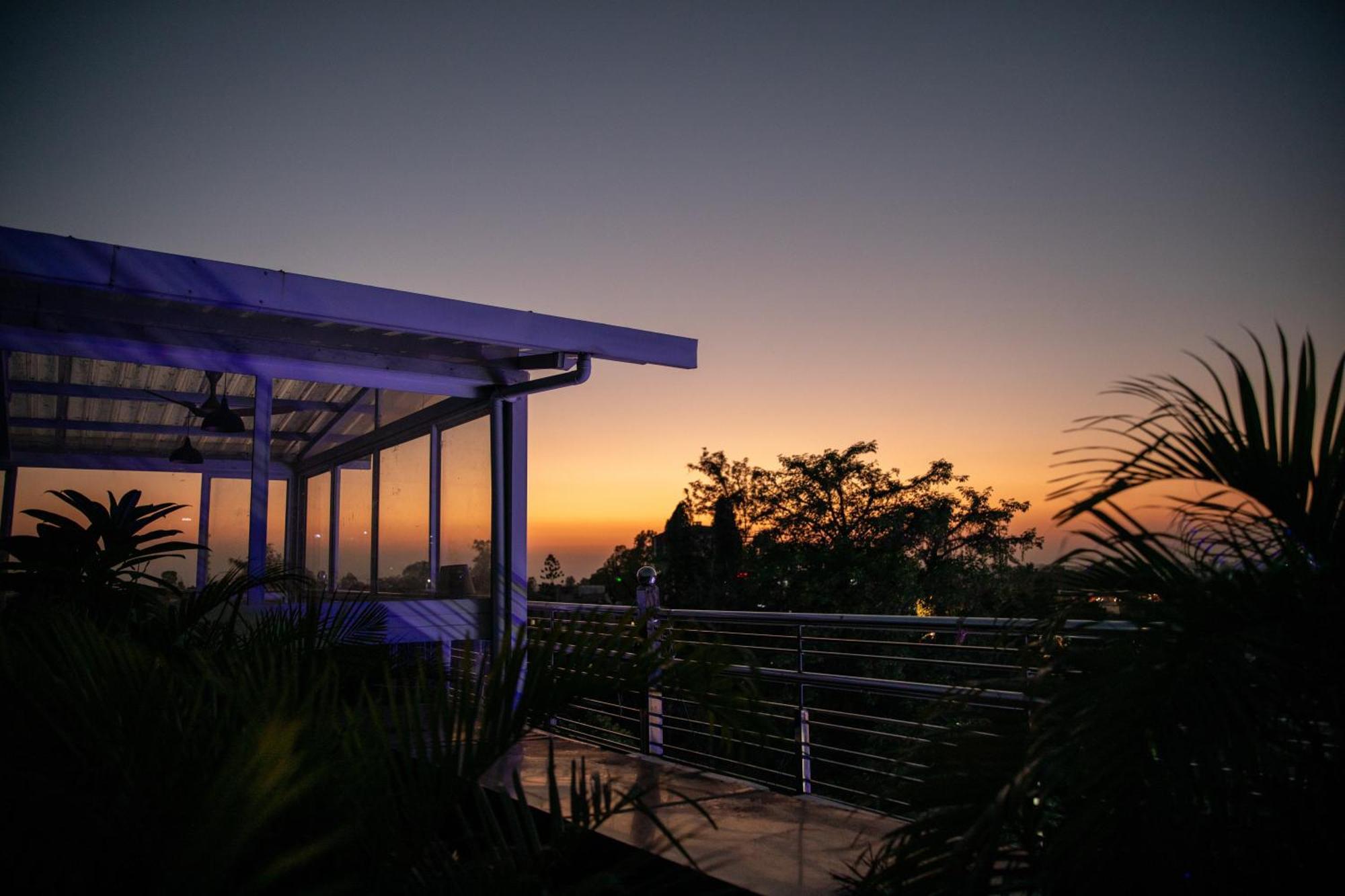 Hotel Alaya Dehradun Exterior foto