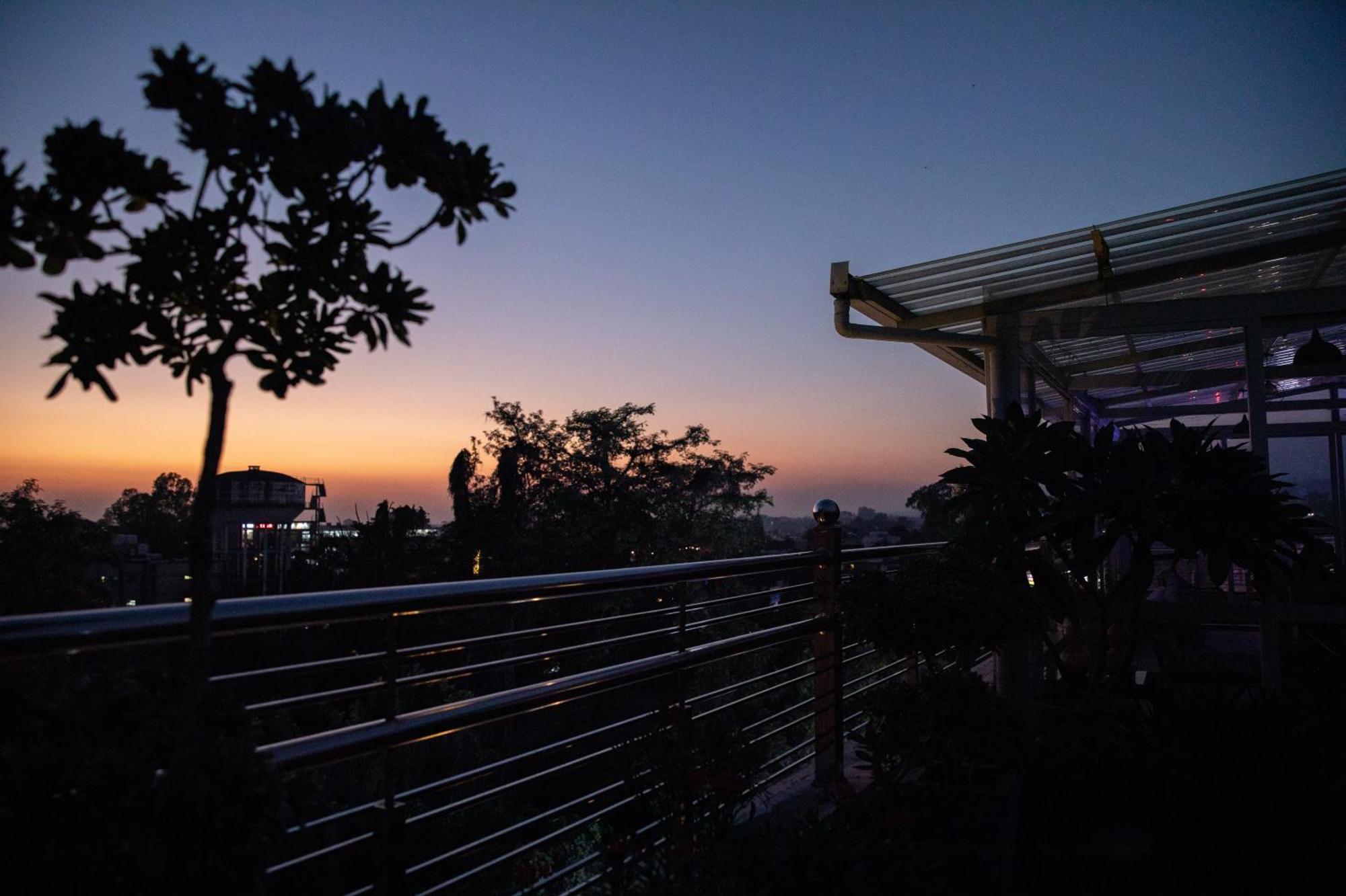 Hotel Alaya Dehradun Exterior foto